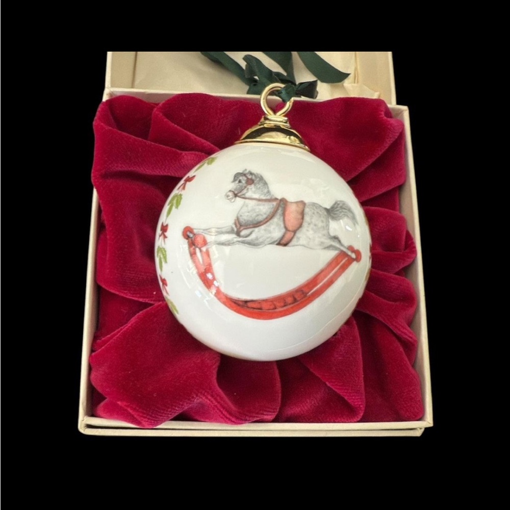 1988 LAURA ASHLEY COLLECTIBLES PORCELAIN CHRISTMAS ORNAMENT